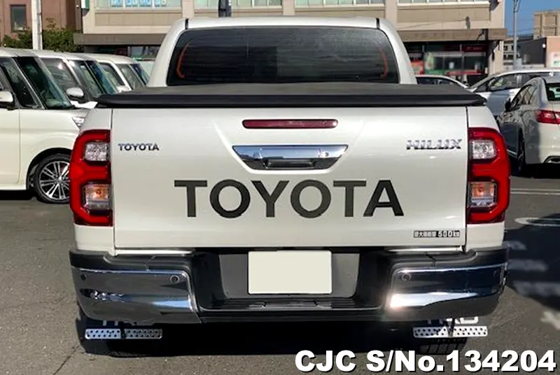 Toyota Hilux in White for Sale Image 3