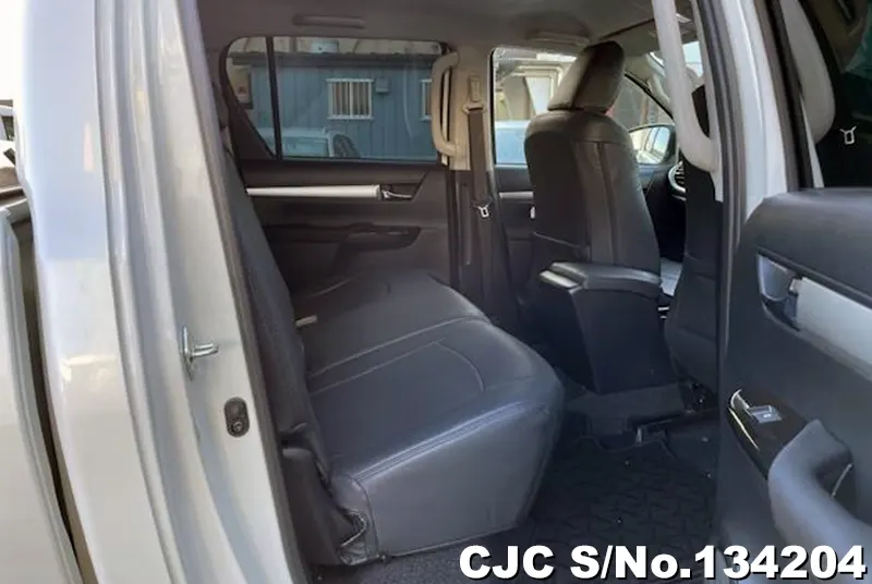 Toyota Hilux in White for Sale Image 8