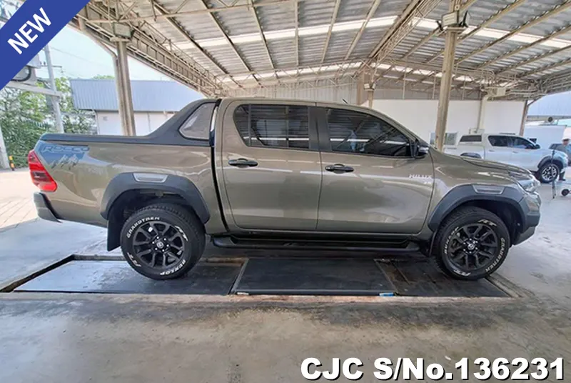 Toyota Hilux in Oxide Bronze Metallic for Sale Image 6