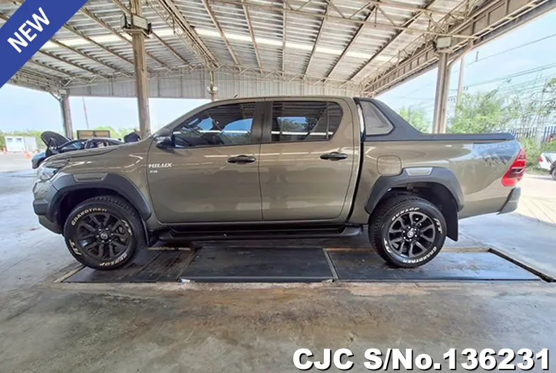 Toyota Hilux in Oxide Bronze Metallic for Sale Image 7