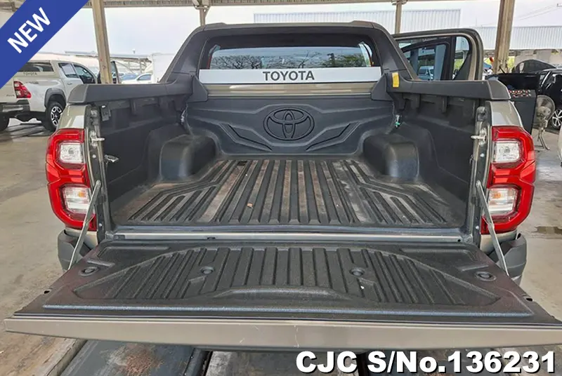 Toyota Hilux in Oxide Bronze Metallic for Sale Image 8