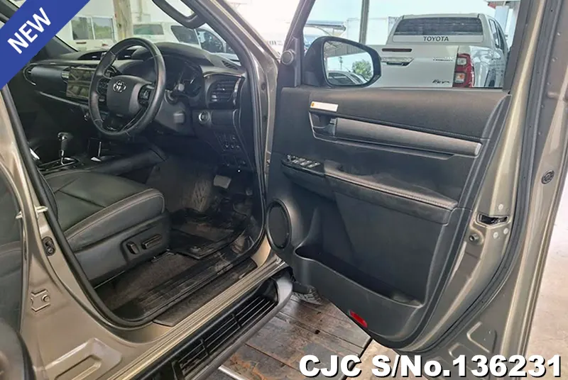 Toyota Hilux in Oxide Bronze Metallic for Sale Image 10