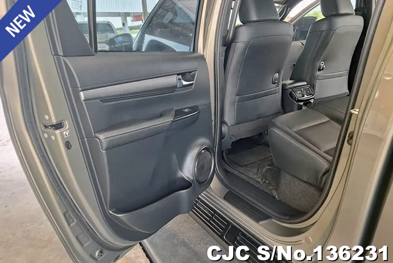 Toyota Hilux in Oxide Bronze Metallic for Sale Image 11