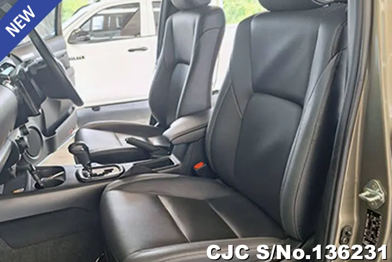 Toyota Hilux in Oxide Bronze Metallic for Sale Image 13