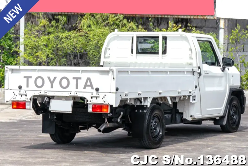 Toyota Hilux in White for Sale Image 1