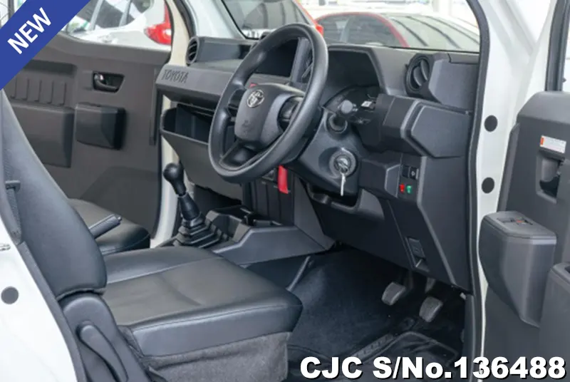 Toyota Hilux in White for Sale Image 5