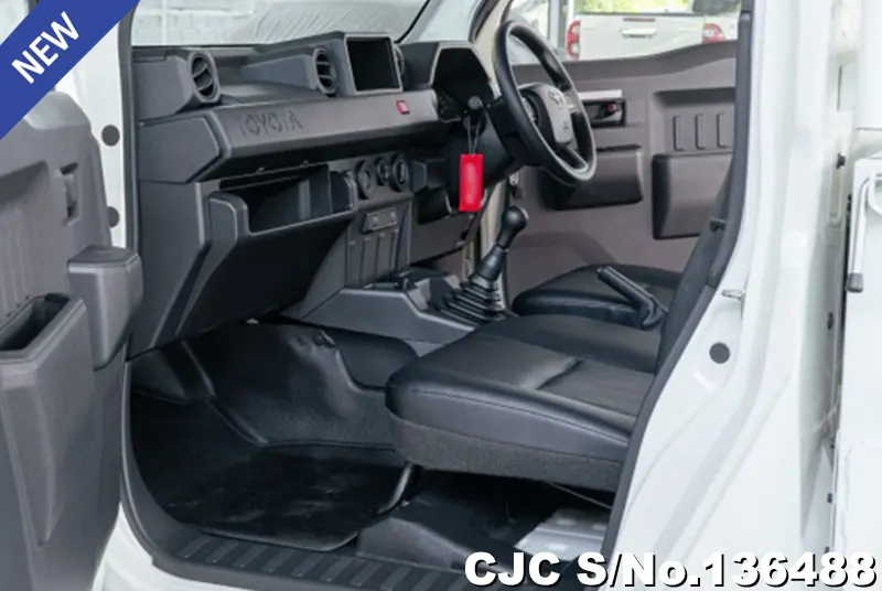 Toyota Hilux in White for Sale Image 6