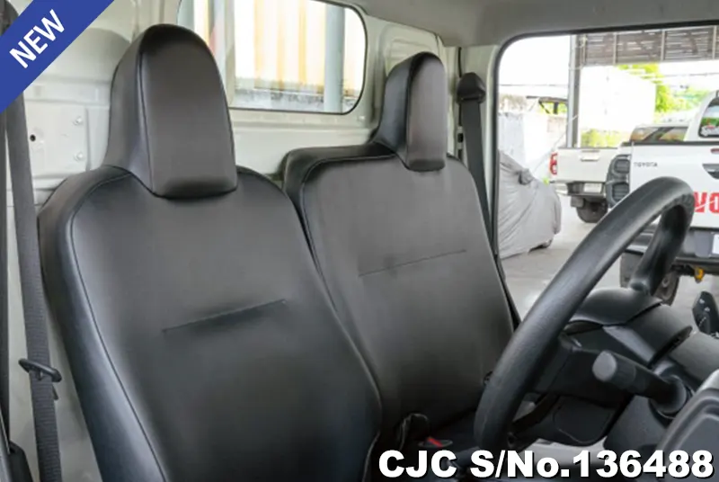 Toyota Hilux in White for Sale Image 7
