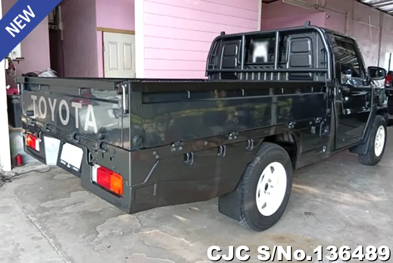 Toyota Hilux in Gray for Sale Image 2