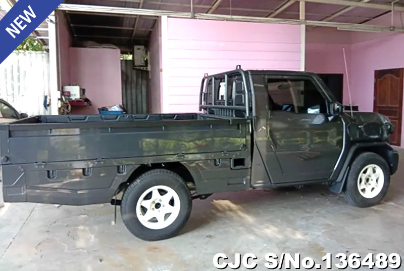 Toyota Hilux in Gray for Sale Image 6