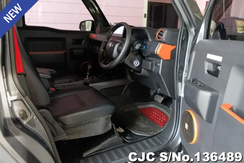 Toyota Hilux in Gray for Sale Image 8