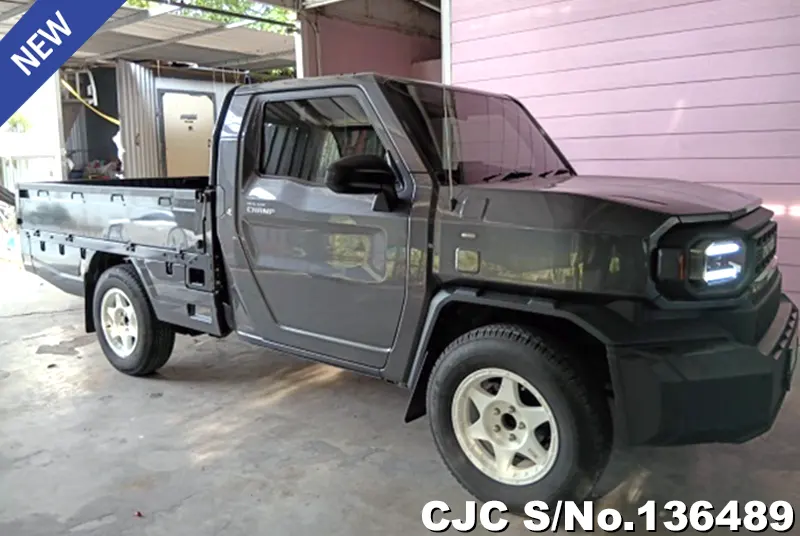 Toyota Hilux in Gray for Sale Image 3