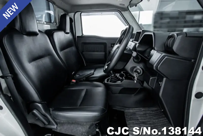 Toyota Hilux in White for Sale Image 7