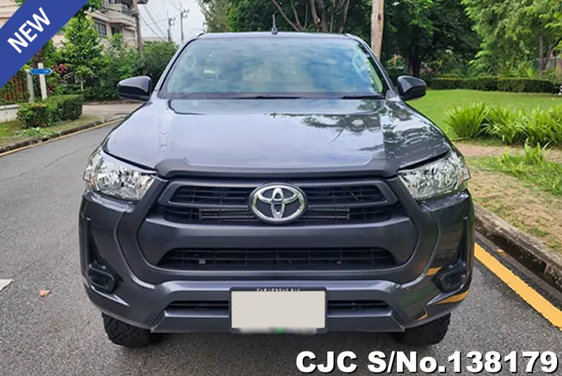 Toyota Hilux in Gray for Sale Image 4