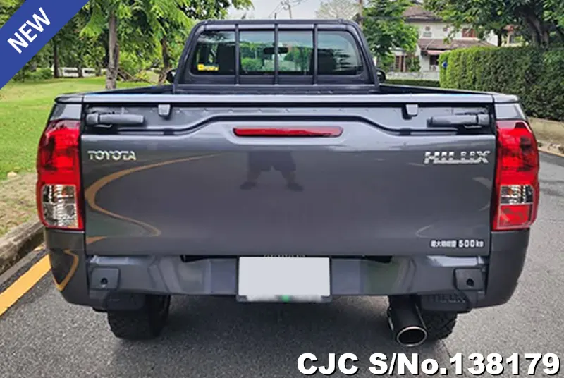 Toyota Hilux in Gray for Sale Image 5