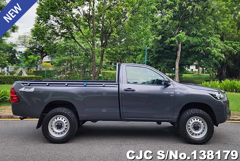 Toyota Hilux in Gray for Sale Image 6