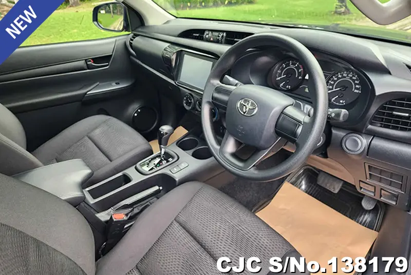 Toyota Hilux in Gray for Sale Image 8