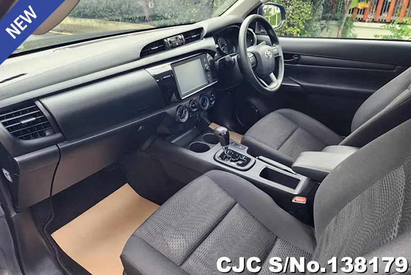 Toyota Hilux in Gray for Sale Image 9