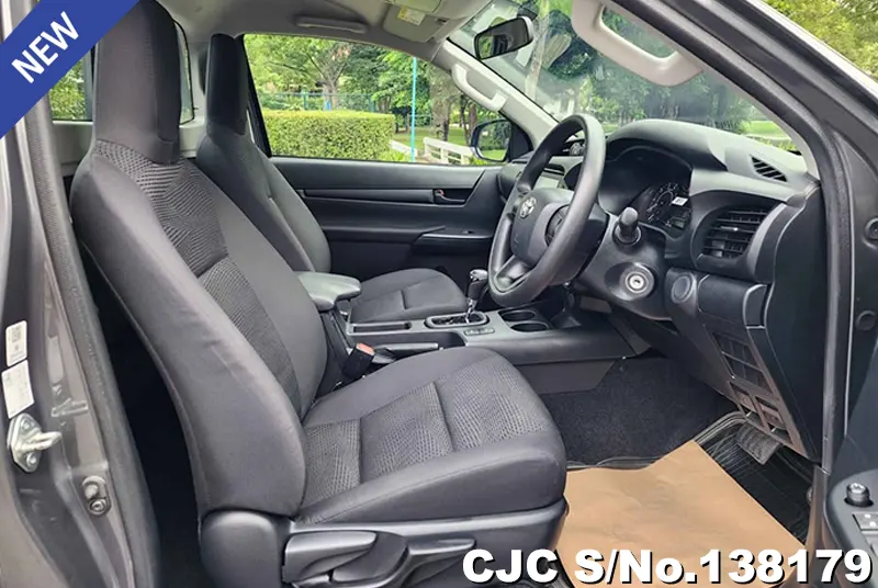 Toyota Hilux in Gray for Sale Image 10