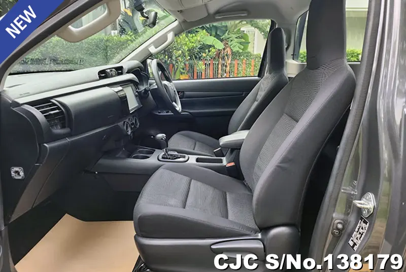 Toyota Hilux in Gray for Sale Image 11