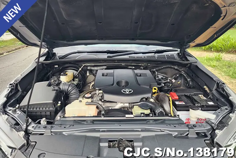 Toyota Hilux in Gray for Sale Image 12