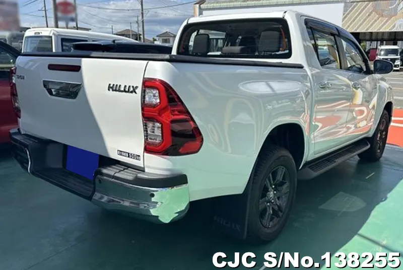 Toyota Hilux in White for Sale Image 2