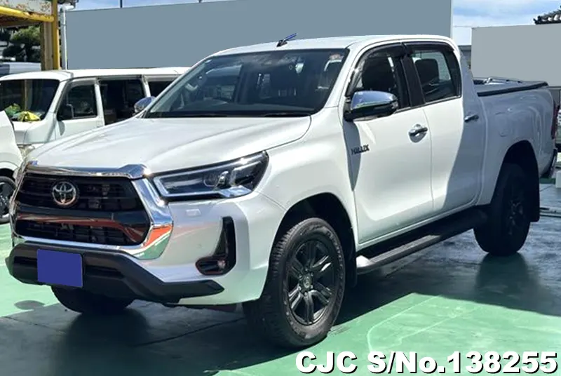 Toyota Hilux in White for Sale Image 3