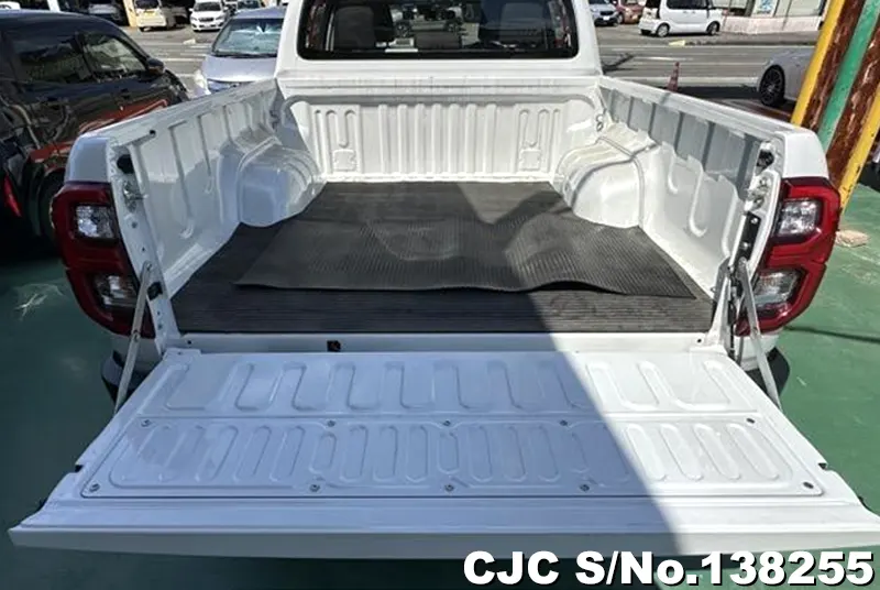 Toyota Hilux in White for Sale Image 4